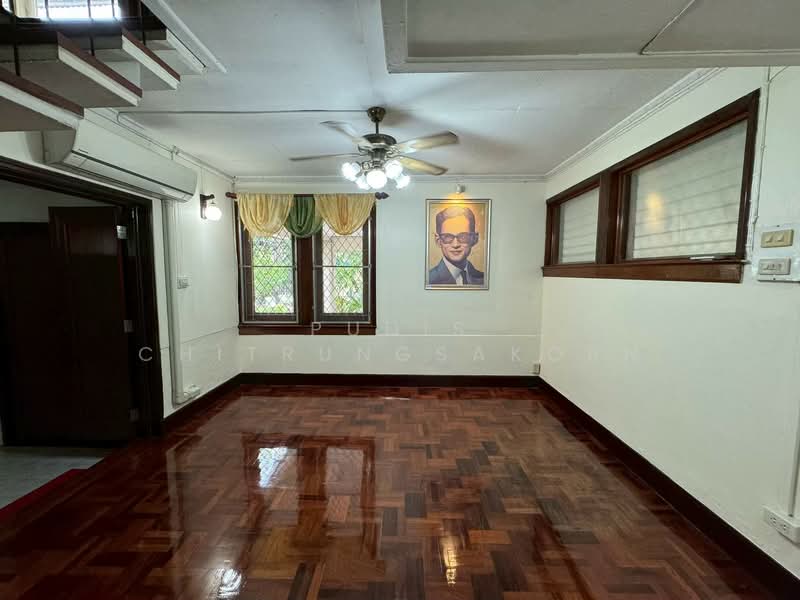 บ้านเดี่ยว 2 ชั้นให้เช่า | อารีย์ – ราชครู, กรุงเทพ, พญาไท, พญาไท, กรุงเทพ, 400 ตร.ม., ตึกแถว-อาคารพาณิชย์ ให้เช่า, โดย Pudis Chitrungsakorn, 500257306 - DDproperty.com