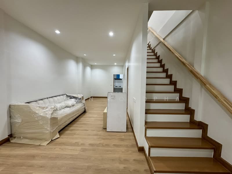 หมู่บ้านอมรพันธ์ ลาดพร้าววังหิน74, Bangkok, Lat Phrao, Bangkok, 3 Bedrooms, 100 sqm, Townhouse For Sale, by Vimon Boodpha, 500257346 - DDproperty.com