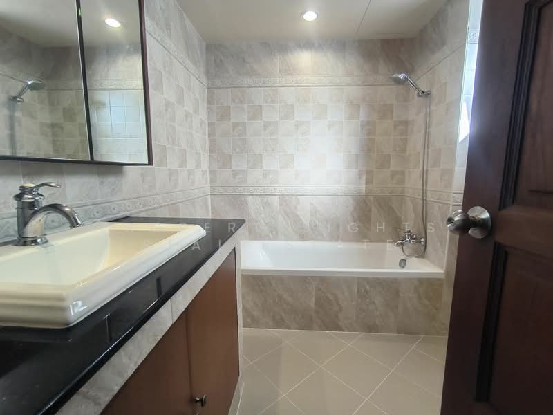 Grand Ville House 1, Bangkok, 36 Soi Sukhumvit 24, Khong Tan, Khlong Toei, Bangkok, 3 Bedrooms, 176 sqm, Condo For Rent, by PROPERTYSIGHTS REAL ESTATE, 500257436 - DDproperty.com
