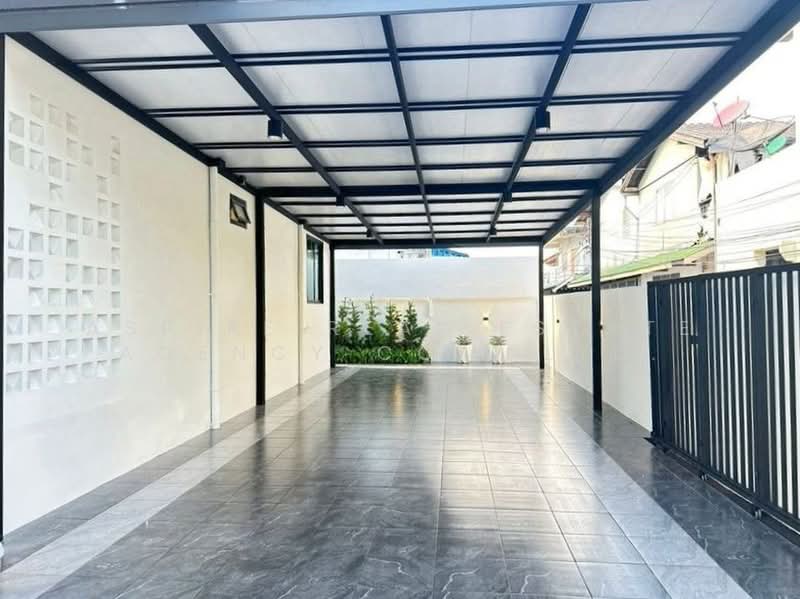 Corner Detached House, Modern Craftmanship style,Soi Nawamin 127, Bangkok, Nuan Chan, Bueng Kum, Bangkok, 3 Bedrooms, 320 sqm, Single Detached House For Sale, by Aspire Real Estate Agency Co., Ltd., 500257443 - DDproperty.com