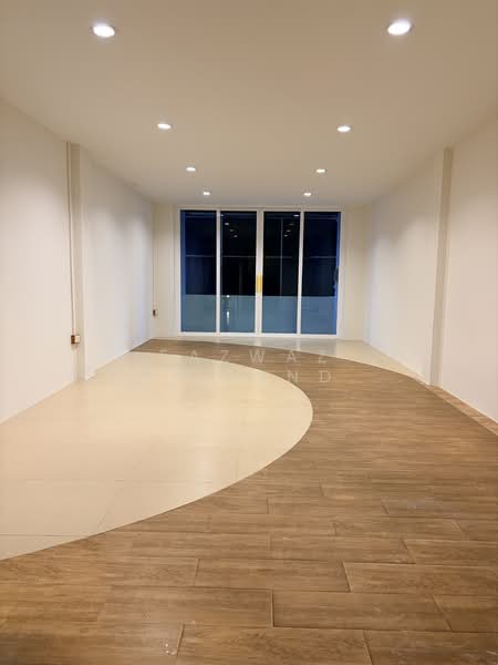 Commercial Building for Rent in Hua Hin City Near Market High Foot Traffic Location, Prachuap Khiri Khan, Hua Hin, Hua Hin, Prachuap Khiri Khan, 4 Bedrooms, 160 sqm, Townhouse For Rent, by Fazwaz (Thailand) Co., Ltd., 500257489 - DDproperty.com
