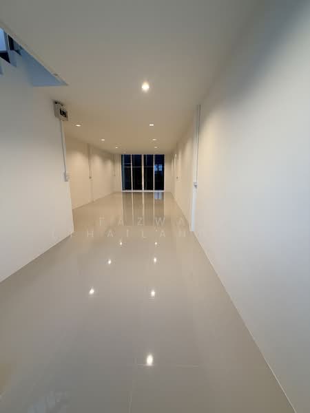 Commercial Building for Rent in Hua Hin City Near Market High Foot Traffic Location, Prachuap Khiri Khan, Hua Hin, Hua Hin, Prachuap Khiri Khan, 4 Bedrooms, 160 sqm, Townhouse For Rent, by Fazwaz (Thailand) Co., Ltd., 500257489 - DDproperty.com