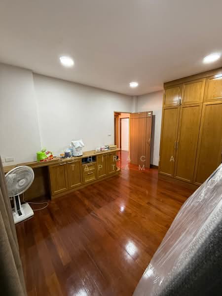 Home for sale, Pathum Thani, Lak Hok, Muang Pathum Thani, Pathum Thani, 4 Bedrooms, 300 sqm, Single Detached House For Sale, by Wachiracha Taptam, 500257493 - DDproperty.com