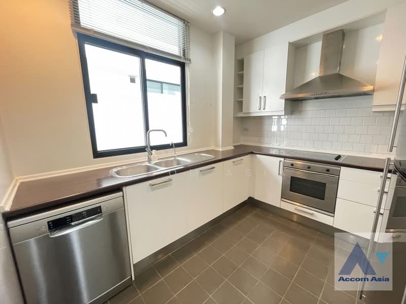 Modern house with private pool, airy space and large glass windows in Sukhumvit, Bangkok, Khlong Tan Nua, Watthana, Bangkok, 4 Bedrooms, 400 sqm, Single Detached House For Rent, by Accom Asia, 500257511 - DDproperty.com