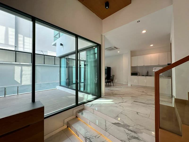 The Glamor Ekkamai – Praditmanutham, Bangkok, Soi Praditmanutham 8, Khlong Chaokhun Sing, Wang Thonglang, Bangkok, 3 Bedrooms, 412 sqm, Single Detached House For Sale, by ชาลิสา ปัสสาคร, 500257602 - DDproperty.com