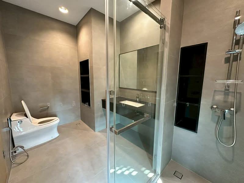 The Glamor Ekkamai – Praditmanutham, Bangkok, Soi Praditmanutham 8, Khlong Chaokhun Sing, Wang Thonglang, Bangkok, 3 Bedrooms, 412 sqm, Single Detached House For Sale, by ชาลิสา ปัสสาคร, 500257602 - DDproperty.com