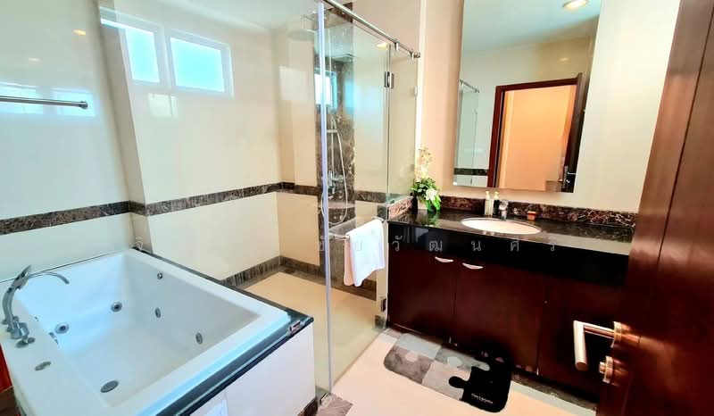 Piyathip Place, Bangkok, 24 Soi Prommitr, Khlong Tan Nua, Watthana, Bangkok, 3 Bedrooms, 260 sqm, Condo For Rent, by Jirayu Chaiyawattanasiri, 500257748 - DDproperty.com