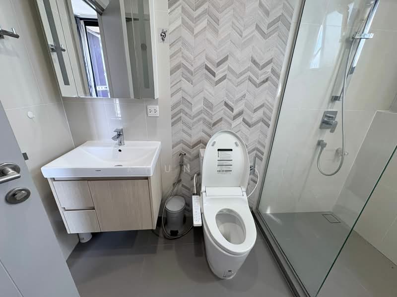 Oka Haus Sukhumvit 36, Bangkok, 3399 Rama 4 Road, Khong Tan, Khlong Toei, Bangkok, 2 Bedrooms, 41 sqm, Condo For Rent, by Khun Mei, 500257765 - DDproperty.com