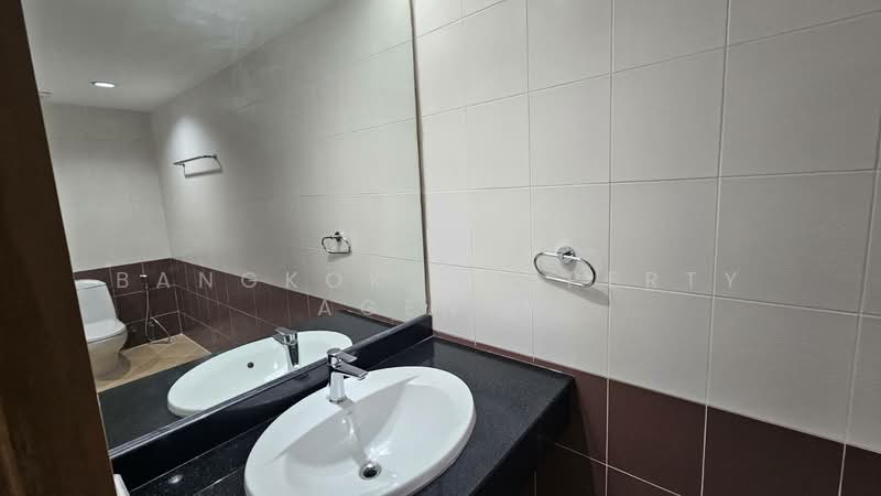 Queen’s Park View, Bangkok, 55 Soi Methi Niwet, Khong Tan, Khlong Toei, Bangkok, 4 Bedrooms, 480 sqm, Condo For Rent, by BANGKOK PROPERTY AGENTS, 500257823 - DDproperty.com