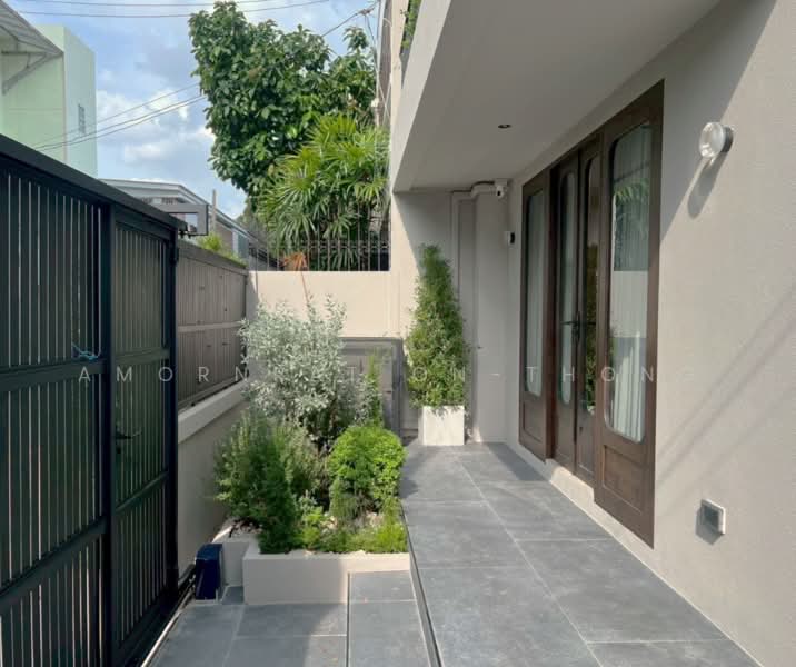 Townhouse, Bangkok, Khlong Tan Nua, Watthana, Bangkok, 4 Bedrooms, 325 sqm, Townhouse For Sale, by Amornrat On-Thong, 500257836 - DDproperty.com