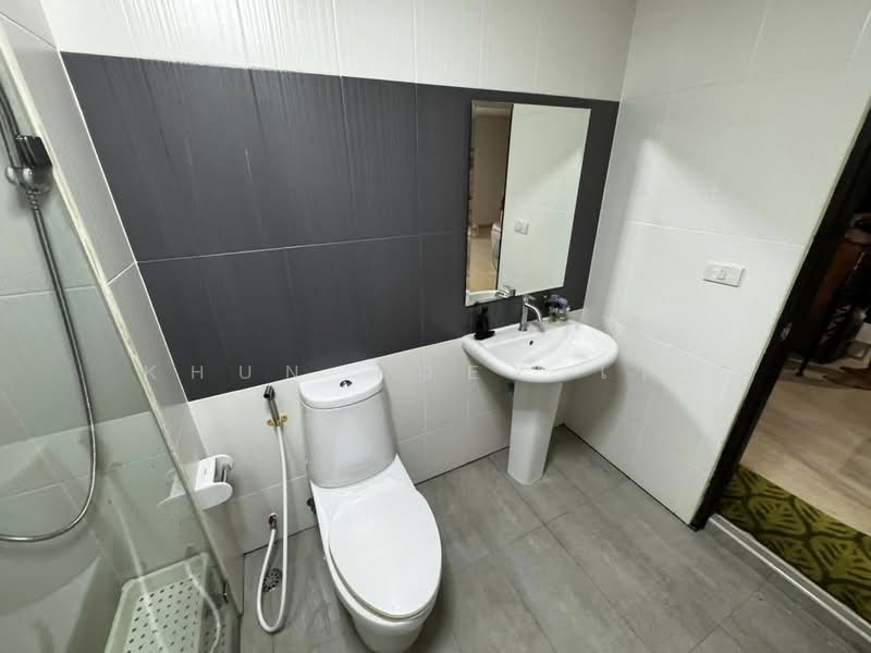 Le Cosi Ekamai 28, Bangkok, Sukhumvit, Khlong Tan Nua, Watthana, Bangkok, 3 Bedrooms, 144 sqm, Condo For Rent, by Khun Toey เตย, 500257857 - DDproperty.com