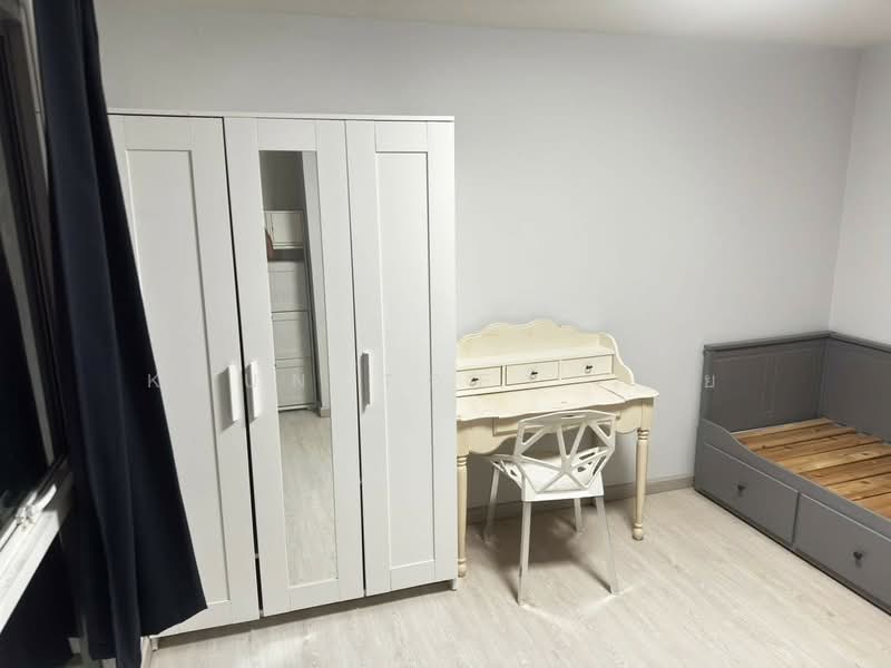 Le Cosi Ekamai 28, Bangkok, Sukhumvit, Khlong Tan Nua, Watthana, Bangkok, 3 Bedrooms, 144 sqm, Condo For Rent, by Khun Toey เตย, 500257857 - DDproperty.com