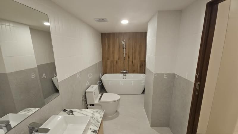 Royal Castle Sukhumvit, Bangkok, 30 Soi Sukhumvit 39, Khlongtoei Nua, Watthana, Bangkok, 3 Bedrooms, 190 sqm, Condo For Rent, by BANGKOK PROPERTY AGENTS, 500257886 - DDproperty.com