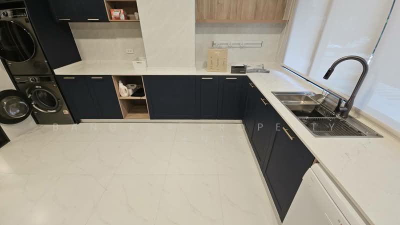 Royal Castle Sukhumvit, Bangkok, 30 Soi Sukhumvit 39, Khlongtoei Nua, Watthana, Bangkok, 3 Bedrooms, 190 sqm, Condo For Rent, by BANGKOK PROPERTY AGENTS, 500257886 - DDproperty.com