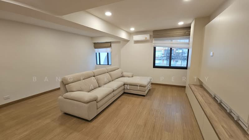 Royal Castle Sukhumvit, Bangkok, 30 Soi Sukhumvit 39, Khlongtoei Nua, Watthana, Bangkok, 3 Bedrooms, 190 sqm, Condo For Rent, by BANGKOK PROPERTY AGENTS, 500257886 - DDproperty.com