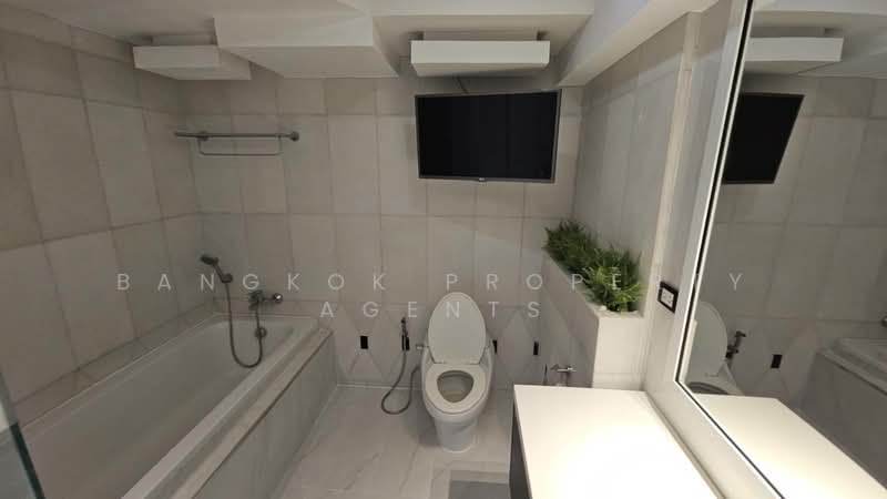 Royal Castle Sukhumvit, Bangkok, 30 Soi Sukhumvit 39, Khlongtoei Nua, Watthana, Bangkok, 3 Bedrooms, 160 sqm, Condo For Rent, by BANGKOK PROPERTY AGENTS, 500257918 - DDproperty.com