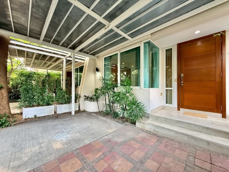 House in Compound, Bangkok, Ekkamai 22, Khlong Tan Nua, Watthana, Bangkok, 4 Bedrooms, 300 sqm, Single Detached House For Rent, by Bangkok Residential, 500257933 - DDproperty.com