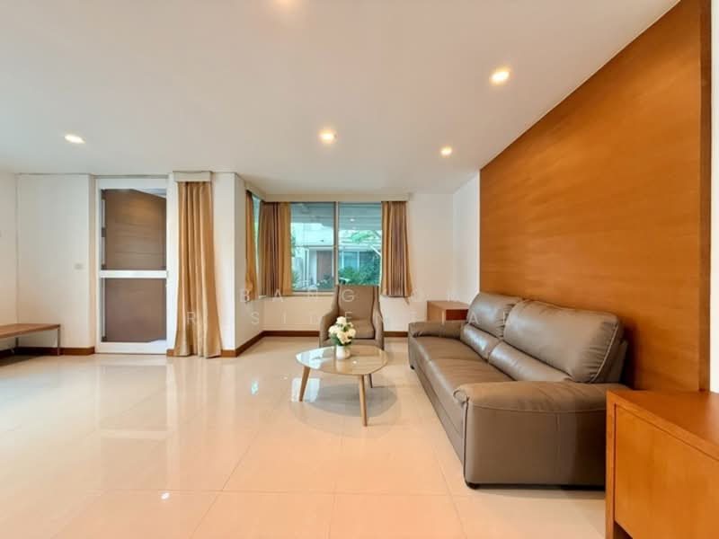 House in Compound, Bangkok, Ekkamai 22, Khlong Tan Nua, Watthana, Bangkok, 4 Bedrooms, 300 sqm, Single Detached House For Rent, by Bangkok Residential, 500257933 - DDproperty.com