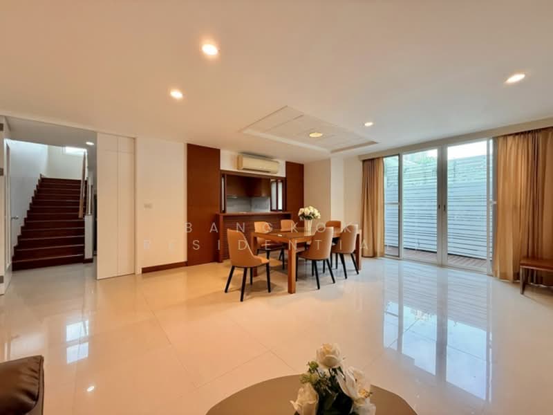House in Compound, Bangkok, Ekkamai 22, Khlong Tan Nua, Watthana, Bangkok, 4 Bedrooms, 300 sqm, Single Detached House For Rent, by Bangkok Residential, 500257933 - DDproperty.com