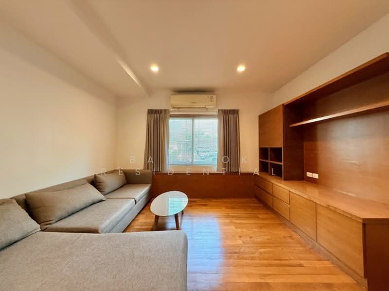House in Compound, Bangkok, Ekkamai 22, Khlong Tan Nua, Watthana, Bangkok, 4 Bedrooms, 300 sqm, Single Detached House For Rent, by Bangkok Residential, 500257933 - DDproperty.com
