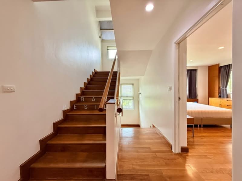 House in Compound, Bangkok, Ekkamai 22, Khlong Tan Nua, Watthana, Bangkok, 4 Bedrooms, 300 sqm, Single Detached House For Rent, by Bangkok Residential, 500257933 - DDproperty.com