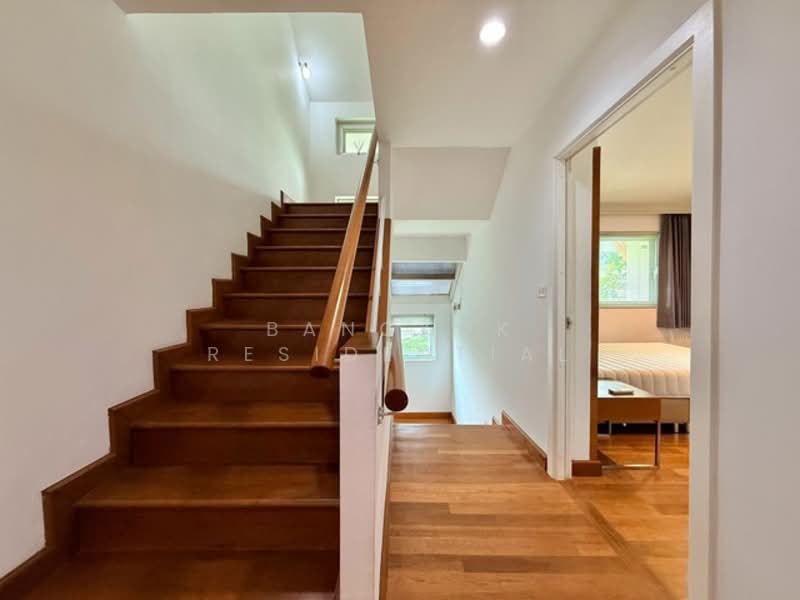 House in Compound, Bangkok, Ekkamai 22, Khlong Tan Nua, Watthana, Bangkok, 4 Bedrooms, 300 sqm, Single Detached House For Rent, by Bangkok Residential, 500257933 - DDproperty.com