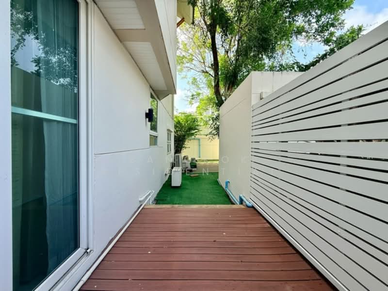 House in Compound, Bangkok, Ekkamai 22, Khlong Tan Nua, Watthana, Bangkok, 4 Bedrooms, 300 sqm, Single Detached House For Rent, by Bangkok Residential, 500257933 - DDproperty.com