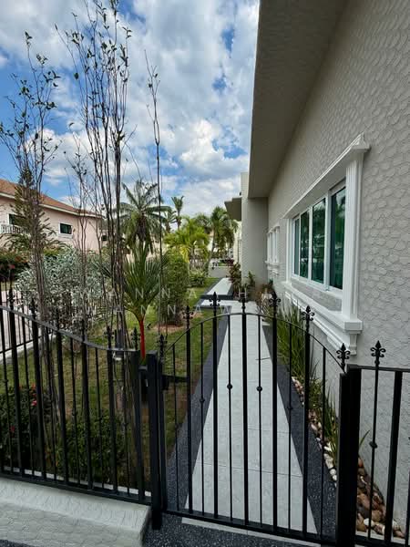 Santa Maria, Chon Buri (Pattaya), Tambon Pong, Poong, Bang Lamung (Pattaya), Chon Buri (Pattaya), 3 Bedrooms, 250 sqm, Single Detached House For Sale, by Wannathida Wannawong, 500257953 - DDproperty.com
