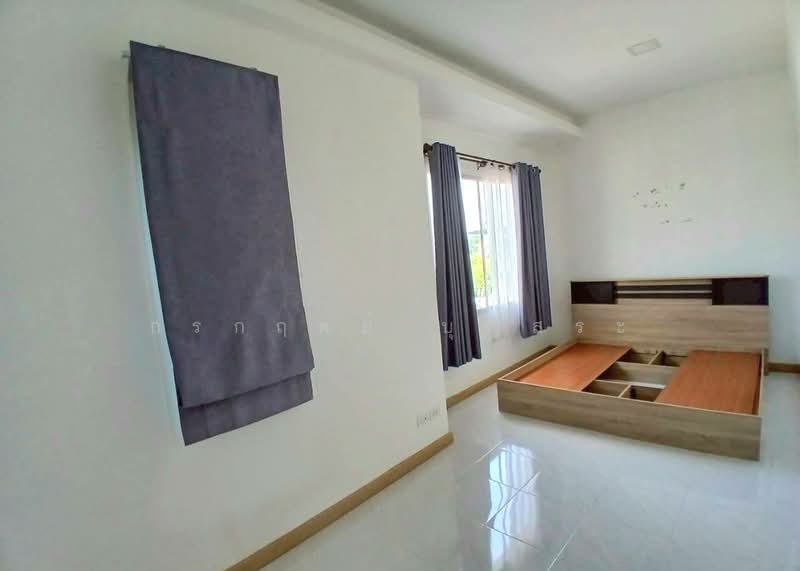 Pruksa Ville 114 Ramkhamhaeng-Romklao (Mistine), Bangkok, Soi Kheha Romklao 64, Kheha Romklao Road, Khlong Song Ton Nun, Lat Krabang, Bangkok, 4 Bedrooms, 120 sqm, Townhouse For Sale, by กรกฤตย์ บุญสระ, 500258034 - DDproperty.com