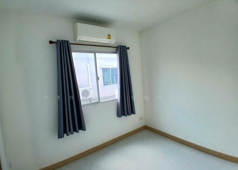 Pruksa Ville 114 Ramkhamhaeng-Romklao (Mistine), Bangkok, Soi Kheha Romklao 64, Kheha Romklao Road, Khlong Song Ton Nun, Lat Krabang, Bangkok, 4 Bedrooms, 120 sqm, Townhouse For Sale, by กรกฤตย์ บุญสระ, 500258034 - DDproperty.com