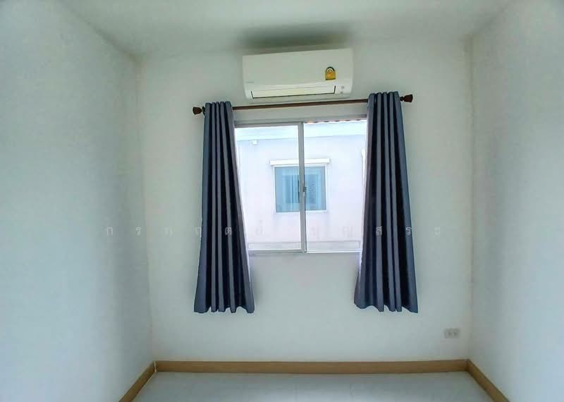 Pruksa Ville 114 Ramkhamhaeng-Romklao (Mistine), Bangkok, Soi Kheha Romklao 64, Kheha Romklao Road, Khlong Song Ton Nun, Lat Krabang, Bangkok, 4 Bedrooms, 120 sqm, Townhouse For Sale, by กรกฤตย์ บุญสระ, 500258034 - DDproperty.com