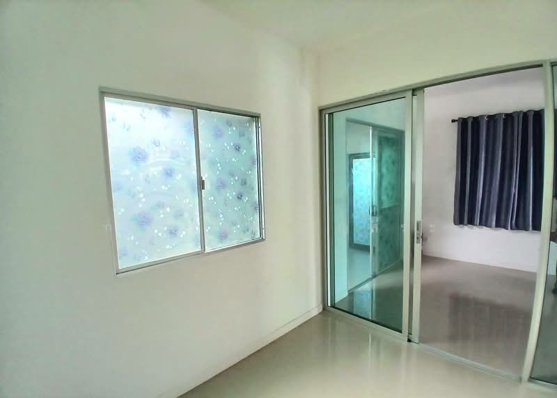 Pruksa Ville 114 Ramkhamhaeng-Romklao (Mistine), Bangkok, Soi Kheha Romklao 64, Kheha Romklao Road, Khlong Song Ton Nun, Lat Krabang, Bangkok, 4 Bedrooms, 120 sqm, Townhouse For Sale, by กรกฤตย์ บุญสระ, 500258034 - DDproperty.com