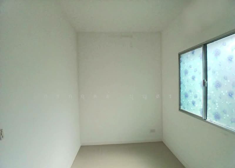 Pruksa Ville 114 Ramkhamhaeng-Romklao (Mistine), Bangkok, Soi Kheha Romklao 64, Kheha Romklao Road, Khlong Song Ton Nun, Lat Krabang, Bangkok, 4 Bedrooms, 120 sqm, Townhouse For Sale, by กรกฤตย์ บุญสระ, 500258034 - DDproperty.com