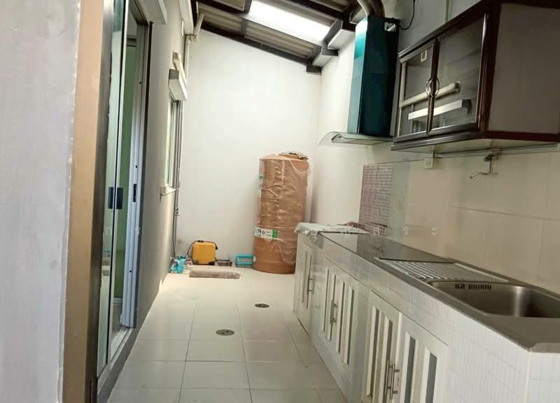 Pruksa Ville 114 Ramkhamhaeng-Romklao (Mistine), Bangkok, Soi Kheha Romklao 64, Kheha Romklao Road, Khlong Song Ton Nun, Lat Krabang, Bangkok, 4 Bedrooms, 120 sqm, Townhouse For Sale, by กรกฤตย์ บุญสระ, 500258034 - DDproperty.com