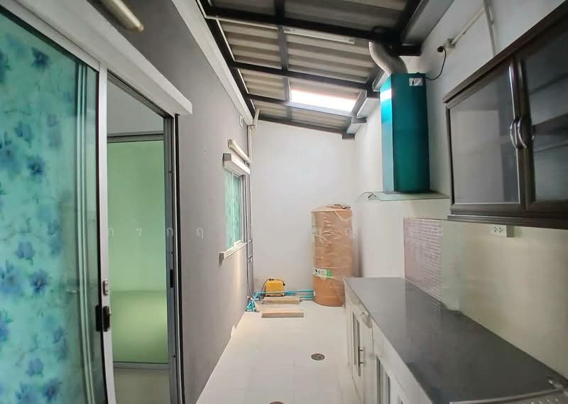 Pruksa Ville 114 Ramkhamhaeng-Romklao (Mistine), Bangkok, Soi Kheha Romklao 64, Kheha Romklao Road, Khlong Song Ton Nun, Lat Krabang, Bangkok, 4 Bedrooms, 120 sqm, Townhouse For Sale, by กรกฤตย์ บุญสระ, 500258034 - DDproperty.com