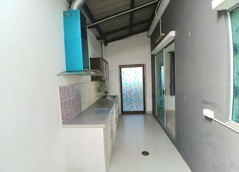 Pruksa Ville 114 Ramkhamhaeng-Romklao (Mistine), Bangkok, Soi Kheha Romklao 64, Kheha Romklao Road, Khlong Song Ton Nun, Lat Krabang, Bangkok, 4 Bedrooms, 120 sqm, Townhouse For Sale, by กรกฤตย์ บุญสระ, 500258034 - DDproperty.com