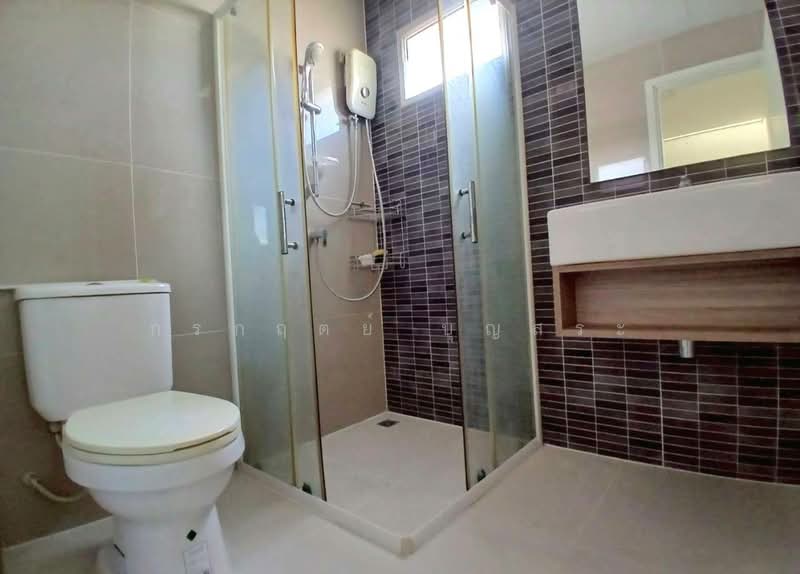 Pruksa Ville 114 Ramkhamhaeng-Romklao (Mistine), Bangkok, Soi Kheha Romklao 64, Kheha Romklao Road, Khlong Song Ton Nun, Lat Krabang, Bangkok, 4 Bedrooms, 120 sqm, Townhouse For Sale, by กรกฤตย์ บุญสระ, 500258034 - DDproperty.com