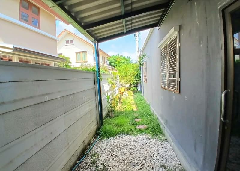 Pruksa Ville 114 Ramkhamhaeng-Romklao (Mistine), Bangkok, Soi Kheha Romklao 64, Kheha Romklao Road, Khlong Song Ton Nun, Lat Krabang, Bangkok, 4 Bedrooms, 120 sqm, Townhouse For Sale, by กรกฤตย์ บุญสระ, 500258034 - DDproperty.com