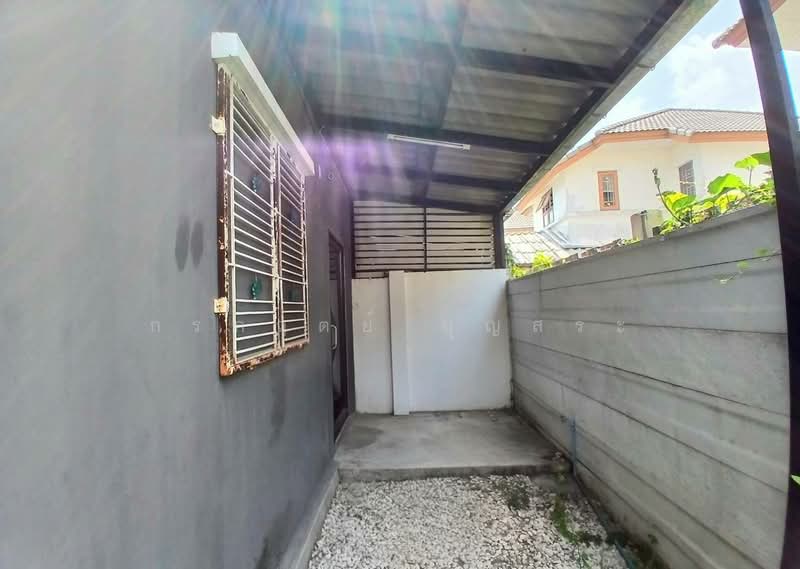 Pruksa Ville 114 Ramkhamhaeng-Romklao (Mistine), Bangkok, Soi Kheha Romklao 64, Kheha Romklao Road, Khlong Song Ton Nun, Lat Krabang, Bangkok, 4 Bedrooms, 120 sqm, Townhouse For Sale, by กรกฤตย์ บุญสระ, 500258034 - DDproperty.com