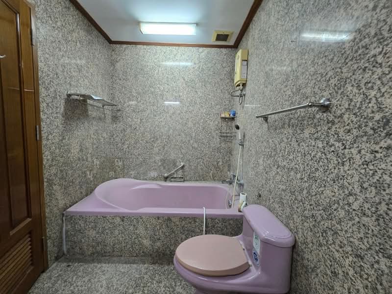 ทาวน์เฮ้าส์ 3 ชั้น 20.5 ตร.ว. หมู่บ้านเจริญรัถทาวน์เฮ้าส์ ซอยเจริญรัถ16/1, Bangkok, ถนนเจริญนคร, Khlong Ton Sai, Khlong San, Bangkok, 2 Bedrooms, 150 sqm, Townhouse For Sale, by คุณ วิภาวรรณ บุตรพา (หยก), 500258161 - DDproperty.com