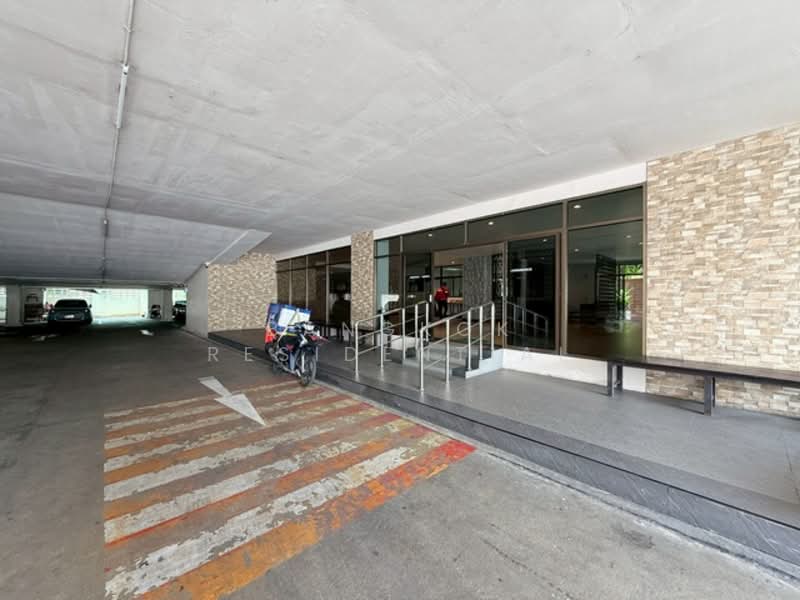 Phatssana Gardens, Bangkok, 19 Soi Ekkamai 6, Sukhumvit 63 Road, Phra Kanong Nua, Watthana, Bangkok, 3 Bedrooms, 345 sqm, Condo For Rent, by Bangkok Residential, 500258237 - DDproperty.com