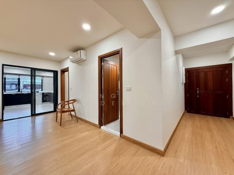 Royal Castle Sukhumvit, Bangkok, 30 Soi Sukhumvit 39, Khlongtoei Nua, Watthana, Bangkok, 3 Bedrooms, 190 sqm, Condo For Rent, by Bangkok Residential, 500258346 - DDproperty.com