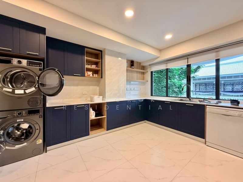 Royal Castle Sukhumvit, Bangkok, 30 Soi Sukhumvit 39, Khlongtoei Nua, Watthana, Bangkok, 3 Bedrooms, 190 sqm, Condo For Rent, by Bangkok Residential, 500258346 - DDproperty.com