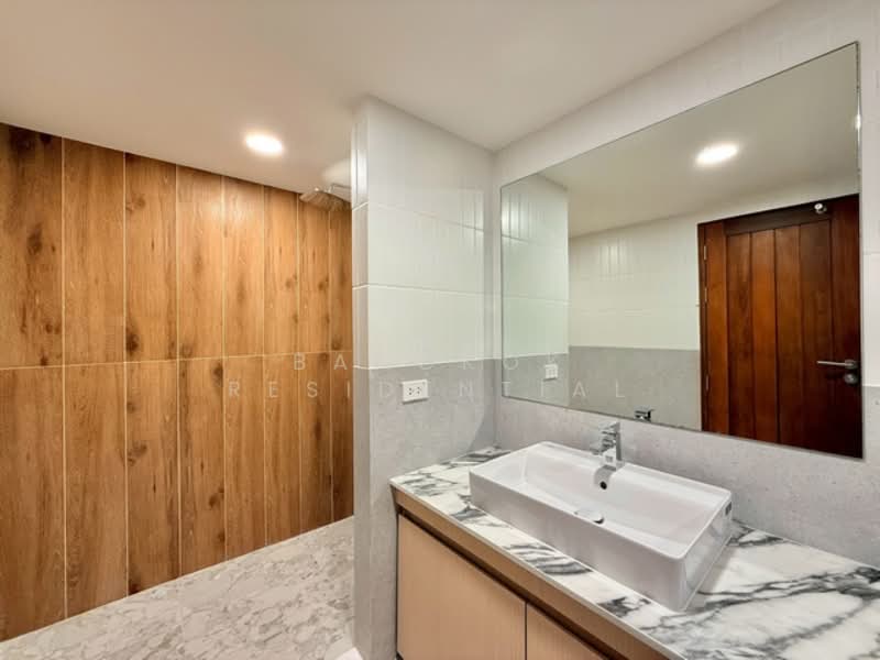 Royal Castle Sukhumvit, Bangkok, 30 Soi Sukhumvit 39, Khlongtoei Nua, Watthana, Bangkok, 3 Bedrooms, 190 sqm, Condo For Rent, by Bangkok Residential, 500258346 - DDproperty.com