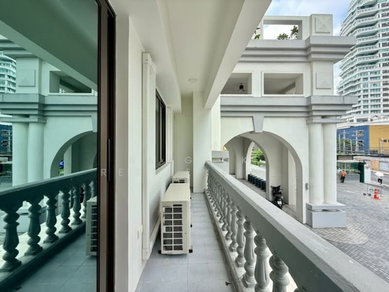 Royal Castle Sukhumvit : รอยัล คาสเซอร์ สุขุมวิท, กรุงเทพ, 30 ซอยสุขุมวิท 39, คลองเตยเหนือ, วัฒนา, กรุงเทพ, 190 ตร.ม., คอนโด ให้เช่า, โดย Bangkok Residential, 500258346 - DDproperty.com