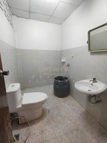 A Spacious Urban Home Awaiting Your Personal Touch, Bangkok, Huai Khwang, Huai Khwang, Bangkok, , 150 sqm, Shophouse For Sale, by Pattanan Apirayothin, 500258390 - DDproperty.com