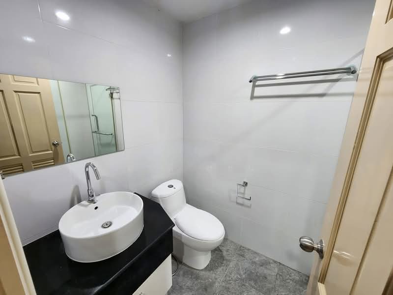 Sukhumvit Living Town, Bangkok, 299 Sukhumvit 21 Road, Khlongtoei Nua, Watthana, Bangkok, 1 Bedroom, 52 sqm, Condo For Sale, by มาลี สุธน, 500258427 - DDproperty.com