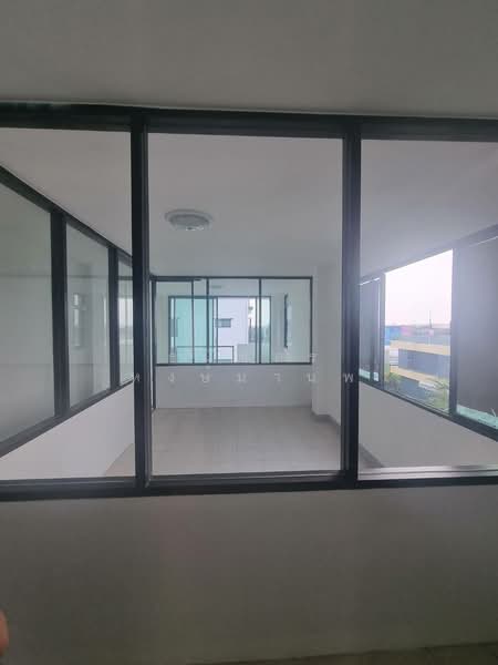 Selling Townhome The Village Punya-Ramintra 3.49 mb, Bangkok, ปัญญา-รามอินทรา, Bang Chun, Khlong Sam Wa, Bangkok, , 250 sqm, Shophouse For Sale, by Thanatsorn Hongmanop, 500258520 - DDproperty.com