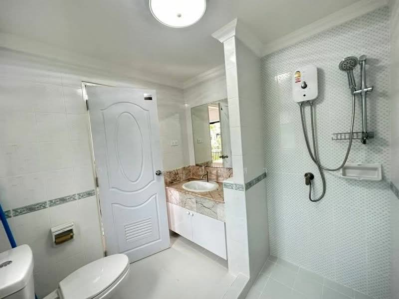 Jomtien Yacht Club 3 : จอมเทียนยอร์ชคลับ 3, ชลบุรี, ซอยนาจอมเทียน 8 ถนนสุขุมวิท, นาจอมเทียน, สัตหีบ, ชลบุรี, 320 ตร.ม., บ้านเดี่ยว ขาย, โดย ชาลิสา ปัสสาคร, 500258537 - DDproperty.com