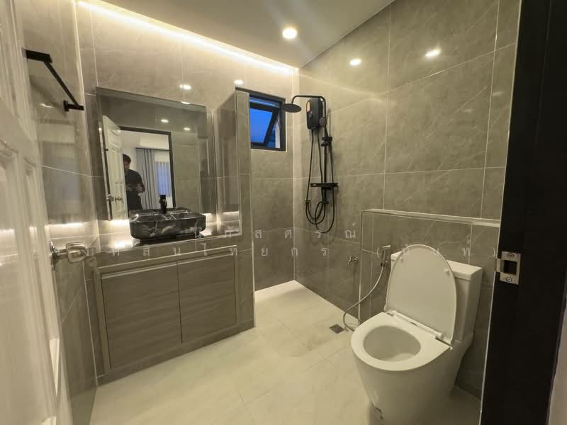 หมู่บ้านมัณฑนารังสิตคลอง 2 ตำบล ประชาธิปัตย์ อำเภอธัญบุรี ปทุมธานี 1, Pathum Thani, รังสิต-นครนายก, Prachathipat, Thanyaburi, Pathum Thani, 3 Bedrooms, 200 sqm, Single Detached House For Sale, by นภัสศรณ์ วงศ์สินไทยกร (นันท์), 500258538 - DDproperty.com